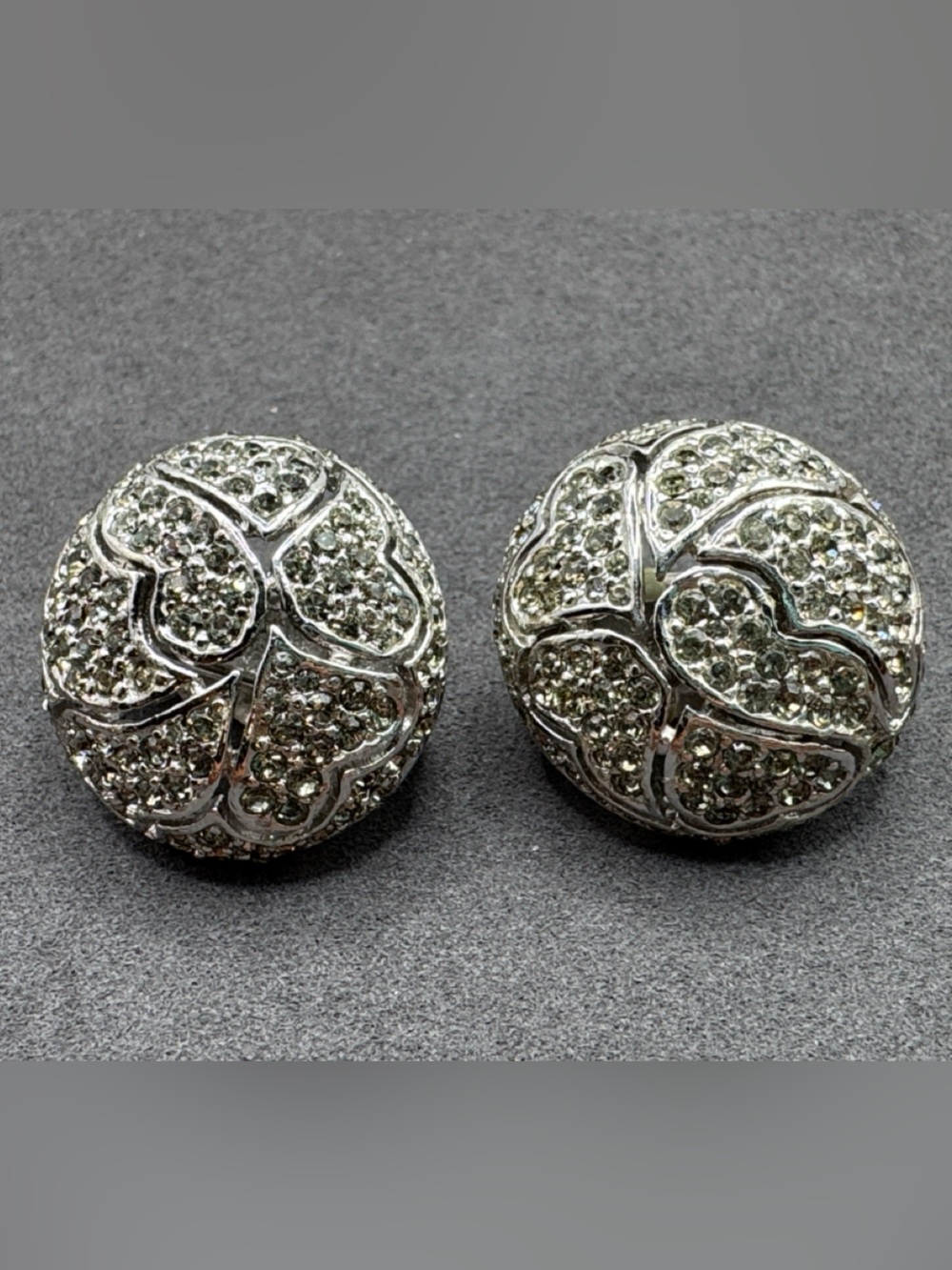 1970s Vintage Ciner clip-on earrings